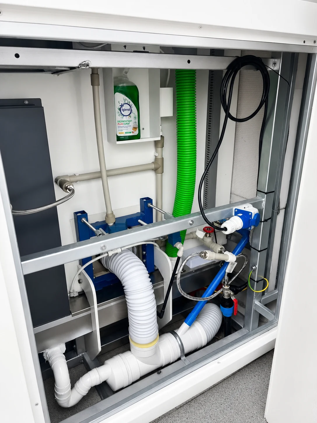Pipework and maintenance access inside the Romania delivery module